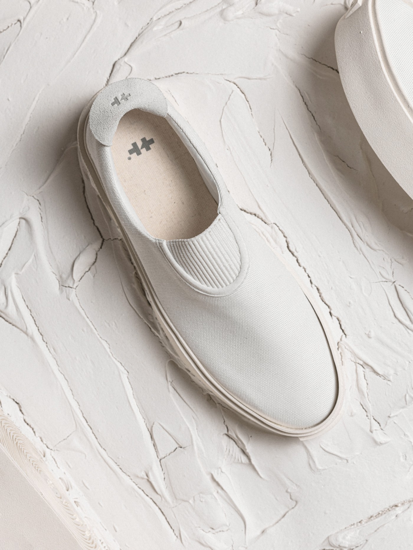 EQUALIZER,FAULT,发售  近期最特别的小白鞋！「艹牌」一脚蹬新鞋刚刚上架！