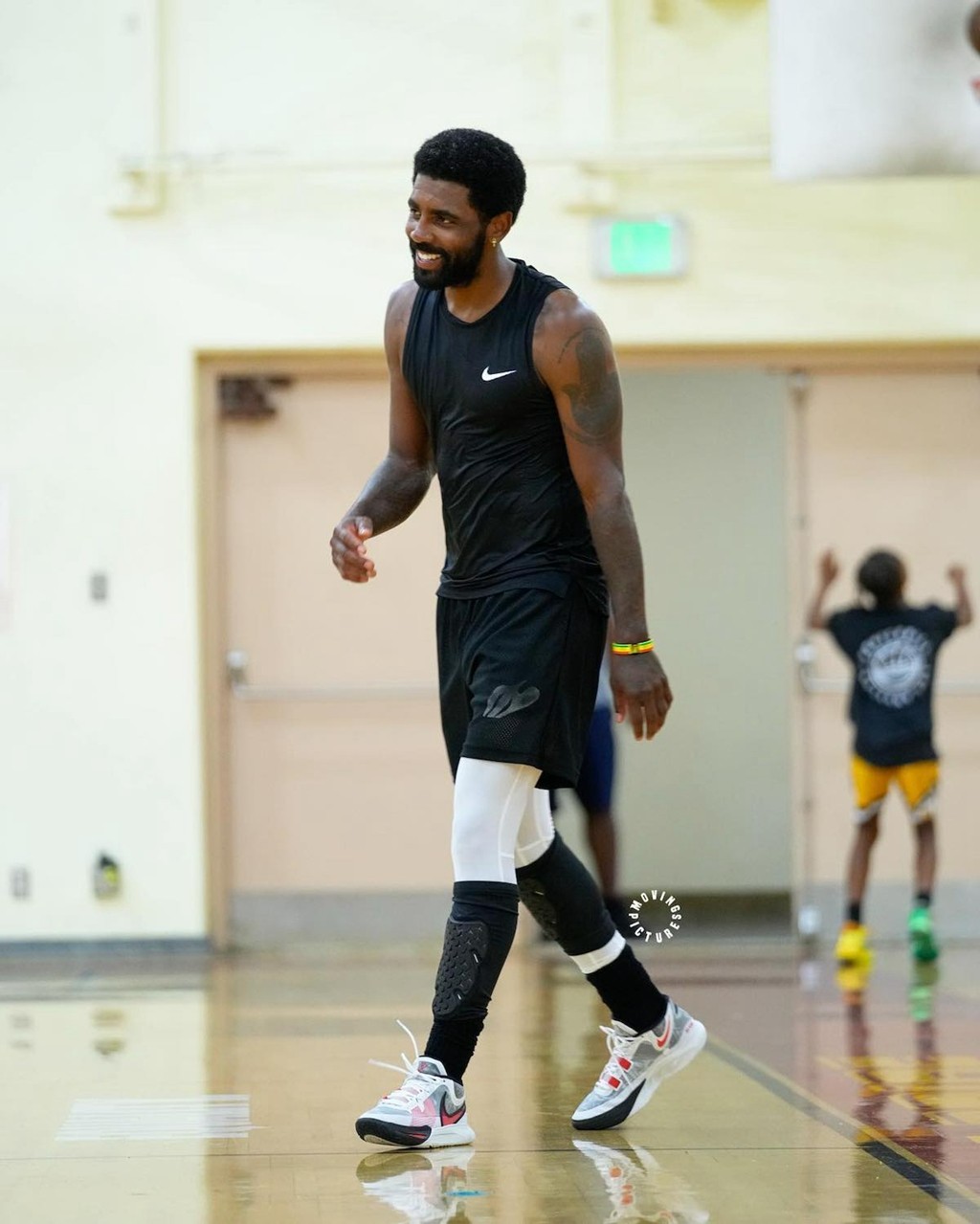 Nike,欧文,Kyrie 8,Kyrie 9,DJ6017 神仙又整活儿!欧文 9 代变 8 代!网友:绕晕了已经…… Nike,欧文,Kyrie 8,Kyrie 9,DJ6017 神仙又整活儿!欧文 9 代变 8 代!网友:绕晕了已经……