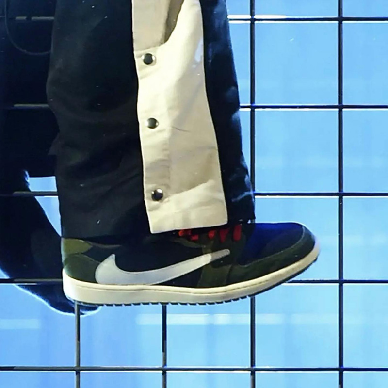 Travis Scott,AJ,AJ1,Air Jordan Travis Scott 上脚从未见过的「新倒钩」!但可惜...... Travis Scott,AJ,AJ1,Air Jordan Travis Scott 上脚从未见过的「新倒钩」!但可惜......