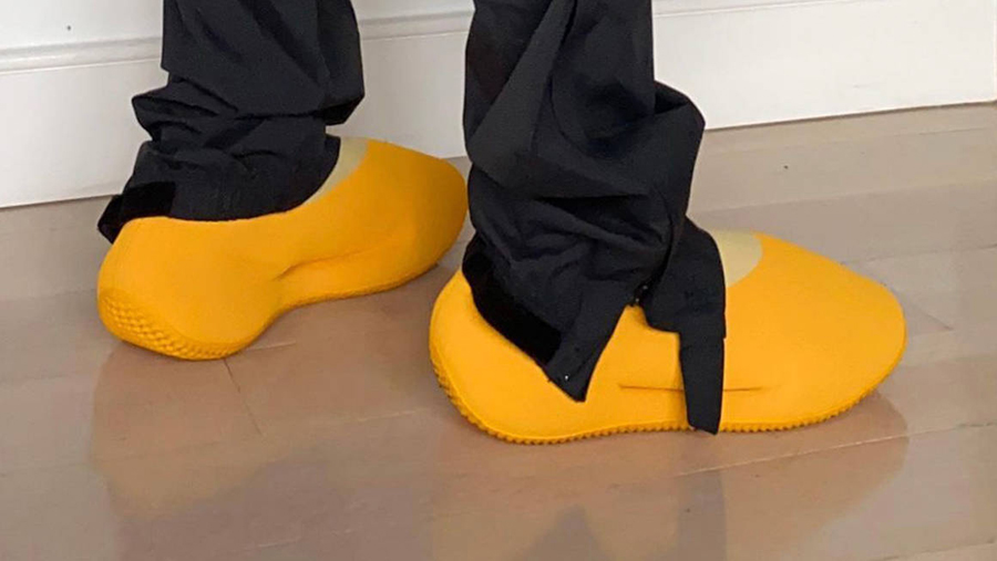 adidas Originals,Yeezy Knit RN  首发小五千！Yeezy「香蕉鞋」开启登记！还有科比元年战靴回归！