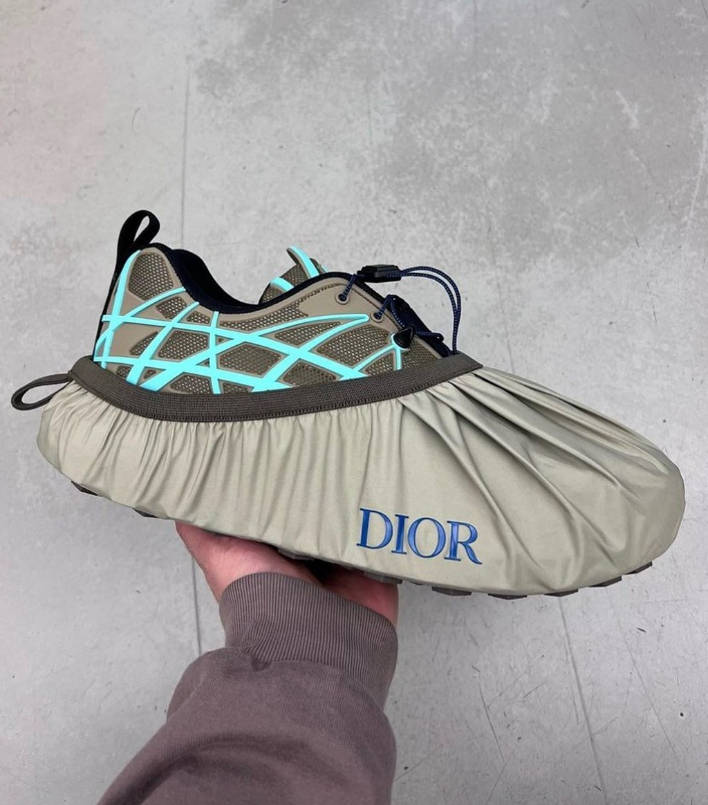 Dior  Dior 新鞋实物曝光！这材质脏了也不心疼！