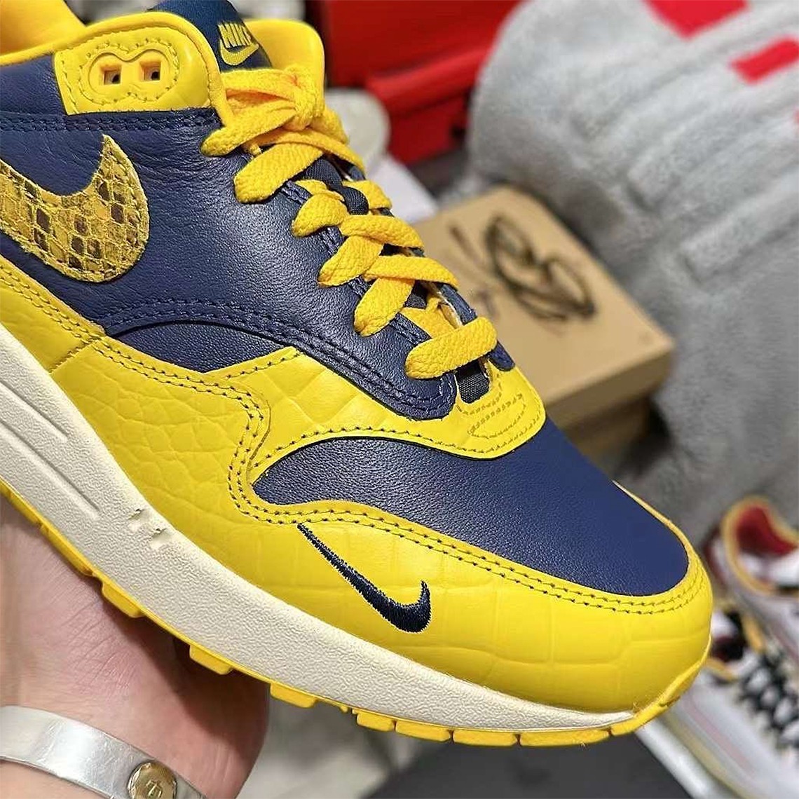 Nike,Air Max 1,FJ5479-410 鞋身规格超优秀!全新「密歇根」Air Max 1 实物曝光! Nike,Air Max 1,FJ5479-410 鞋身规格超优秀!全新「密歇根」Air Max 1 实物曝光!