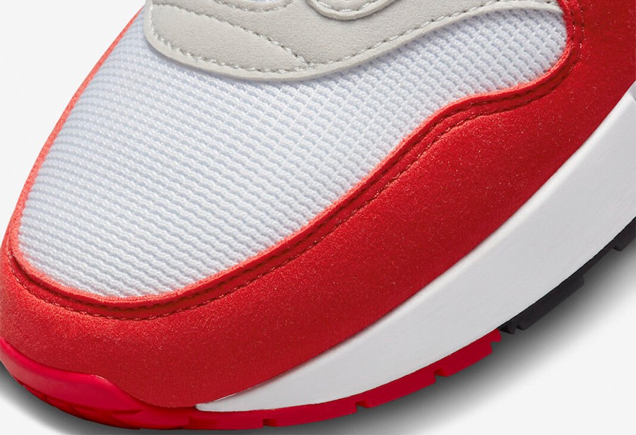 adidas,Nike  周末发售！除了元年 Air Max 1 还有「鲨鱼面包鞋」！