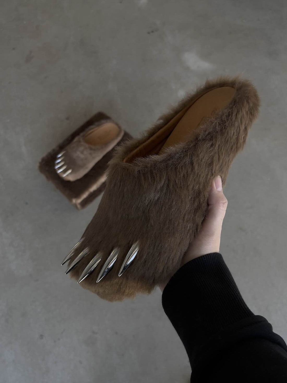 Bravest Studios,Bear Claw Mule   上脚秒变「熊掌」！鞋圈刷屏的「怪鞋」你看了吗？