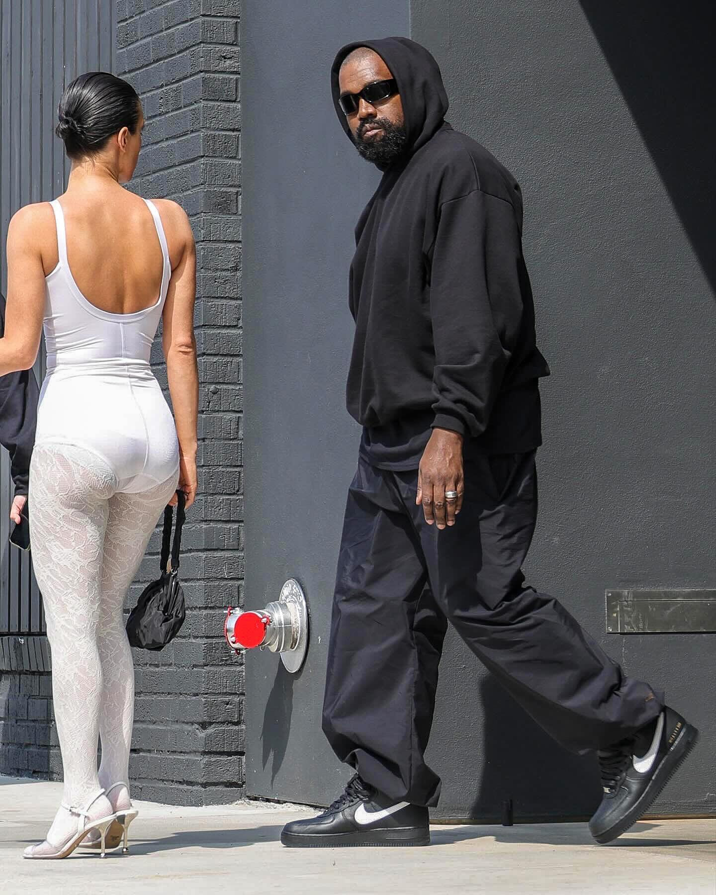 Kanye West,AF1,ALYX  侃爷又换上了新的 Nike 鞋！是这一双…