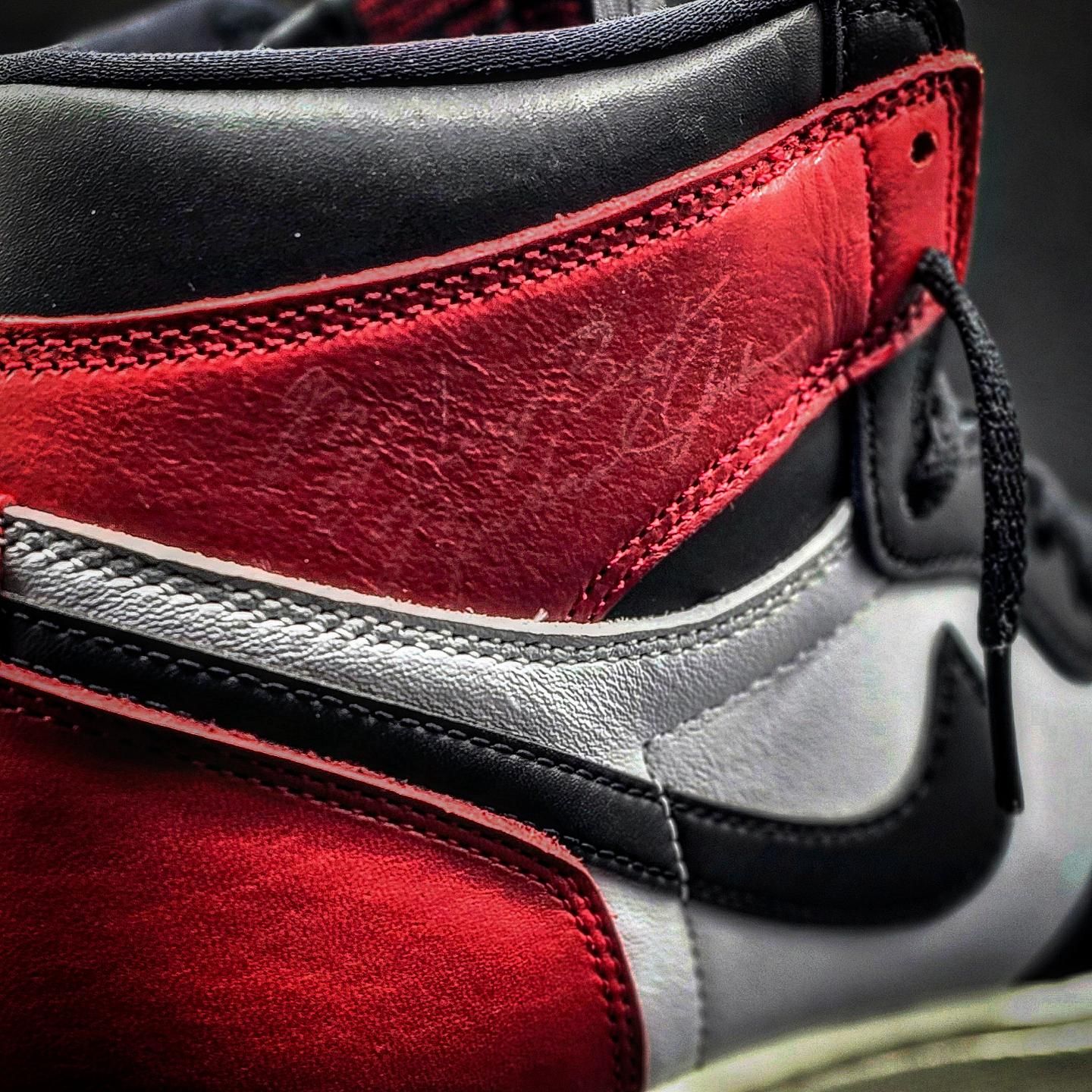 DZ5485-106,AJ1,黑脚趾,Air Jordan 终于看清楚了!「新黑脚趾」AJ1 的隐藏细节还挺多! DZ5485-106,AJ1,黑脚趾,Air Jordan 终于看清楚了!「新黑脚趾」AJ1 的隐藏细节还挺多!