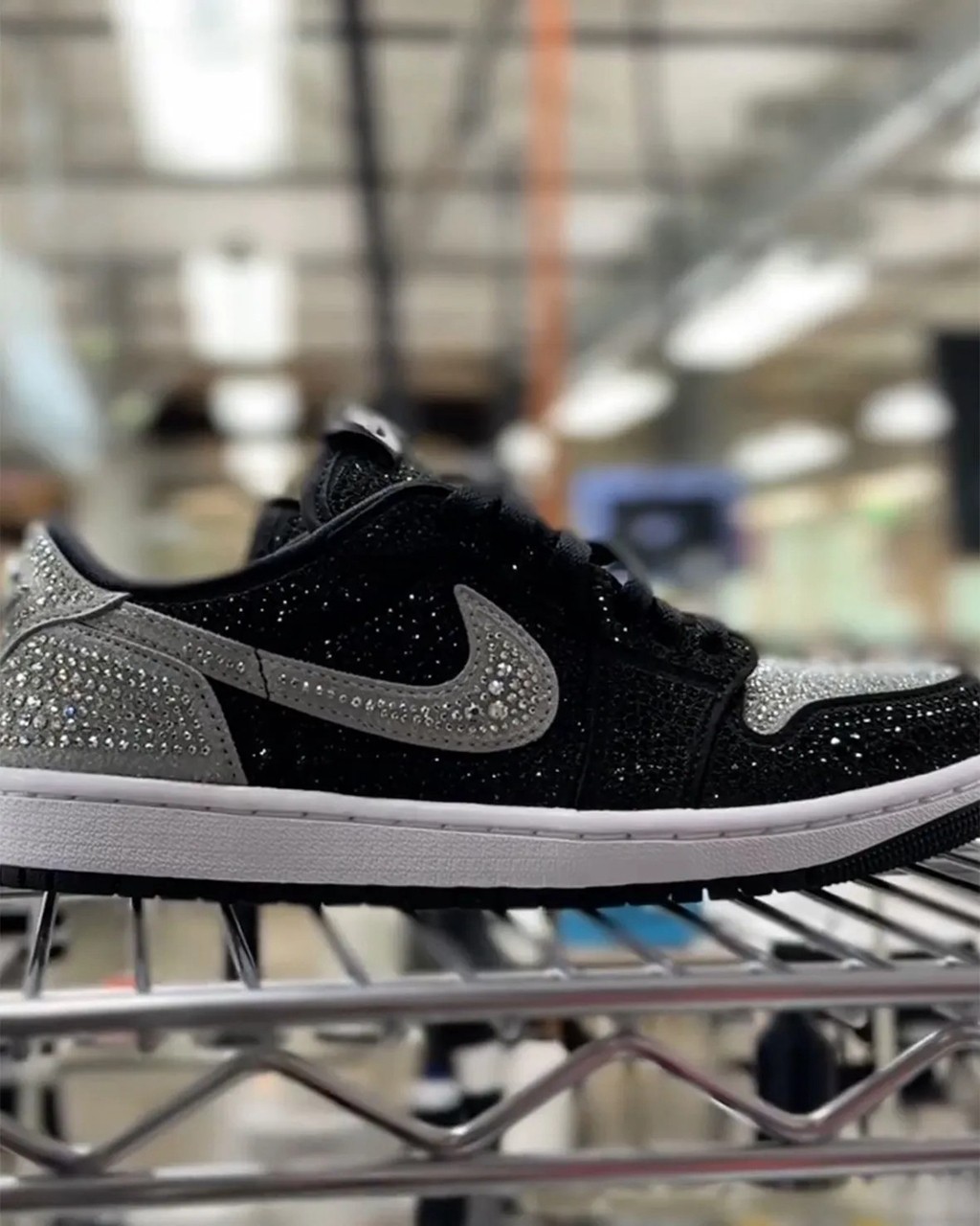 Swarovski,Air Jordan 1 Low OG, 定价一千美元?!施华洛世奇 x AJ 实物公开! Swarovski,Air Jordan 1 Low OG, 定价一千美元?!施华洛世奇 x AJ 实物公开!
