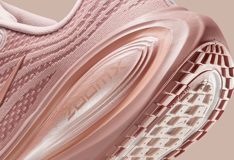 Nike,Vomero Plus,WMNS,Rose Gol 柔软回弹!Nike 又一款全掌 ZoomX 跑鞋登场! Nike,Vomero Plus,WMNS,Rose Gol 柔软回弹!Nike 又一款全掌 ZoomX 跑鞋登场!
