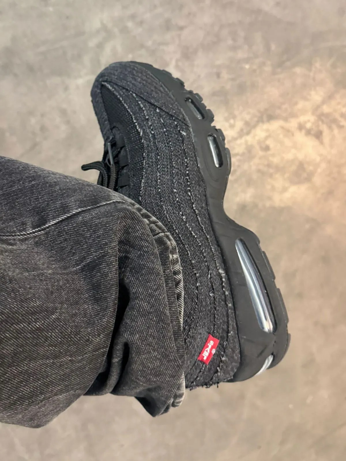 HM4743-100,HM4743-001,Air Max Levis x Nike 新鞋上脚图曝光!下月发售! HM4743-100,HM4743-001,Air Max Levis x Nike 新鞋上脚图曝光!下月发售!