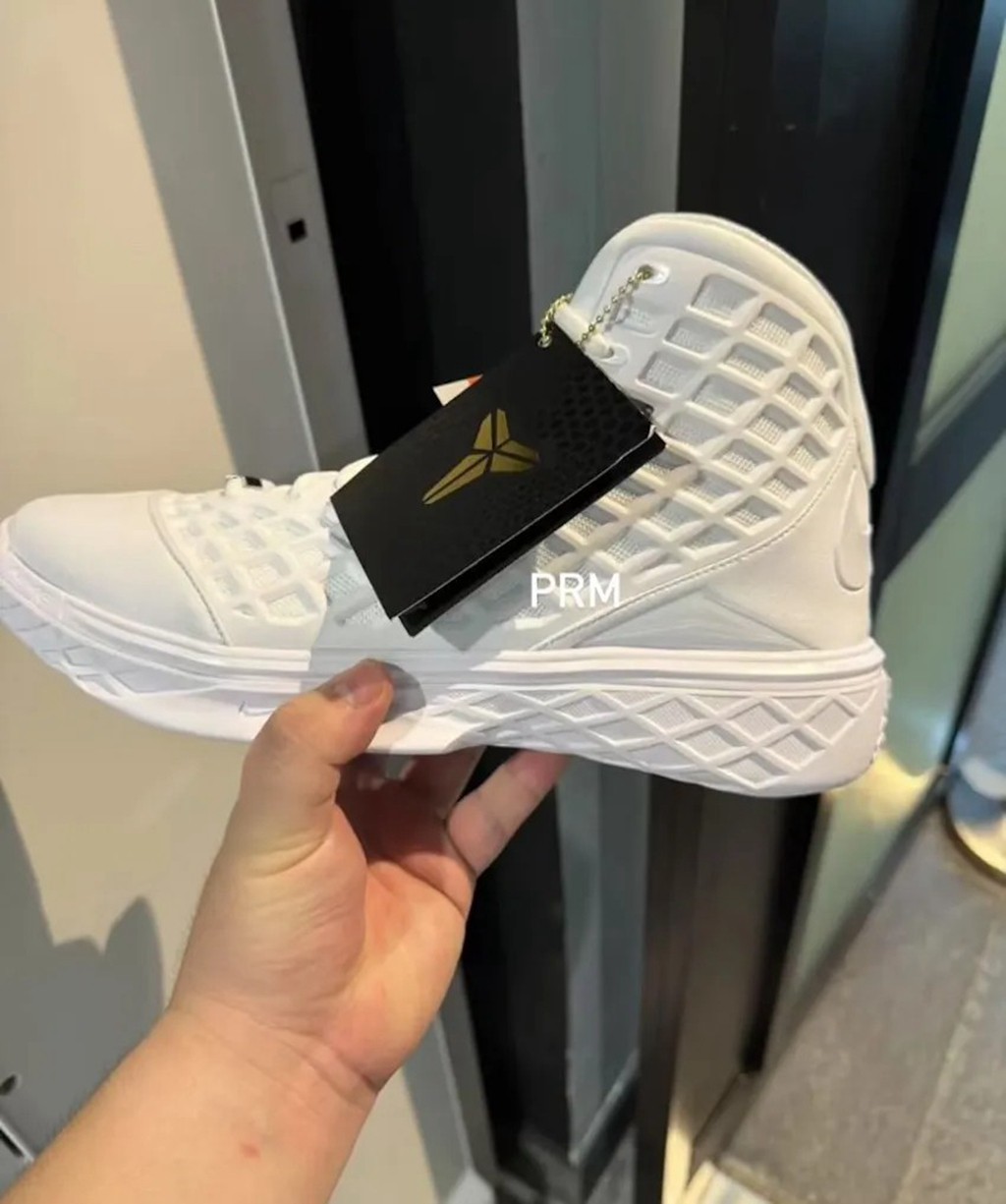 Nike,Kobe 3 Protro,Halo,HM4351 下月「纯白 Kobe 3」实物亮相!中底配置曝光! Nike,Kobe 3 Protro,Halo,HM4351 下月「纯白 Kobe 3」实物亮相!中底配置曝光!