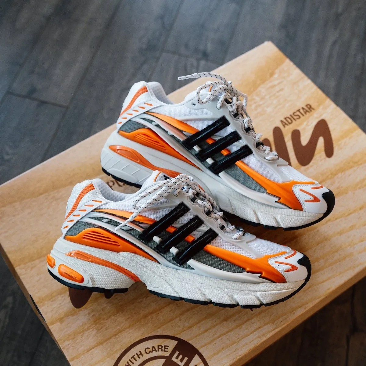 Pharrell,adidas,Adistar,Jellyf 菲董 x 阿迪新鞋下月登场!特殊鞋盒曝光! Pharrell,adidas,Adistar,Jellyf 菲董 x 阿迪新鞋下月登场!特殊鞋盒曝光!