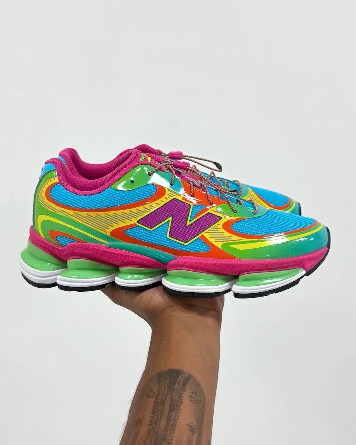 New Balance 2000,New Balance 会场限量 100 双的 NB 新鞋!夜光效果太酷了! New Balance 2000,New Balance 会场限量 100 双的 NB 新鞋!夜光效果太酷了!