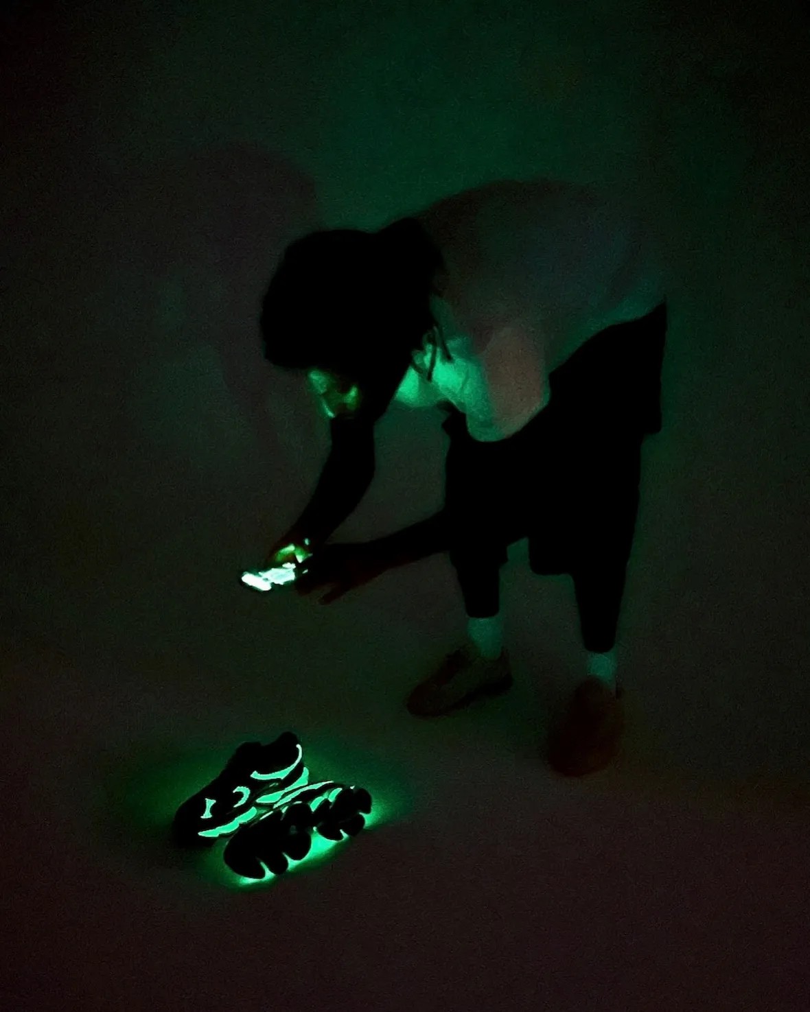 Aminé,New Balance,2000,Bibliot 会发光的 NB 新鞋!这联名太酷了! Aminé,New Balance,2000,Bibliot 会发光的 NB 新鞋!这联名太酷了!