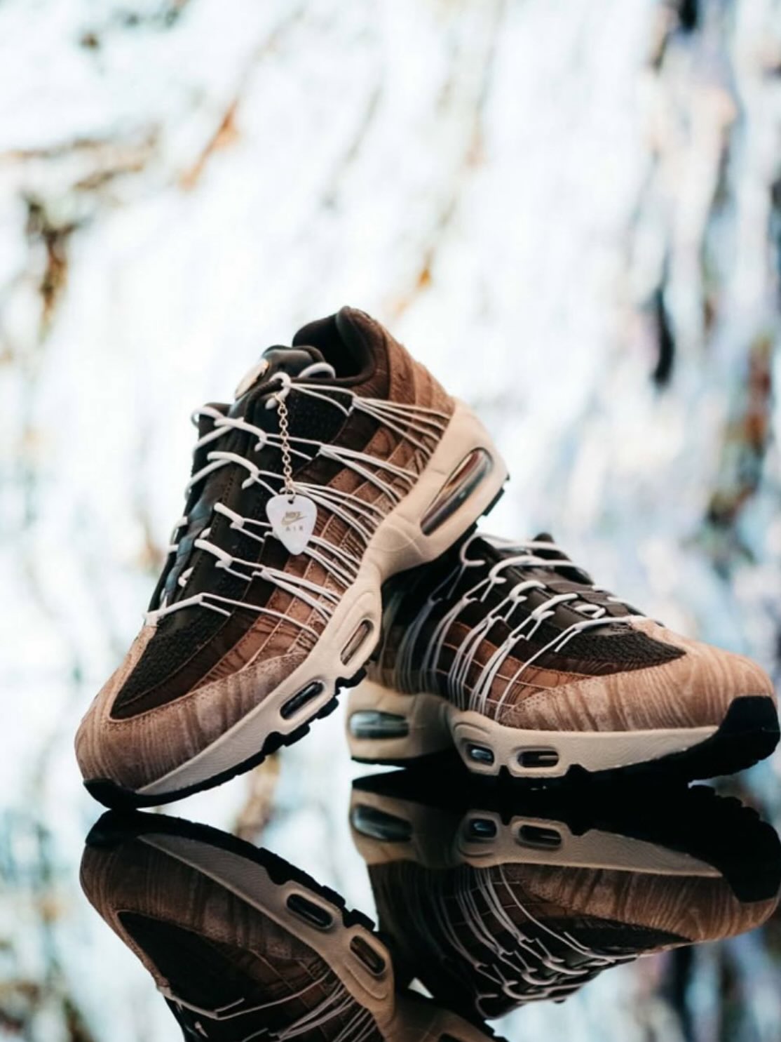 明星上脚 「周杰伦 x Nike」发售倒计时!现在价格是... 明星上脚 「周杰伦 x Nike」发售倒计时!现在价格是...