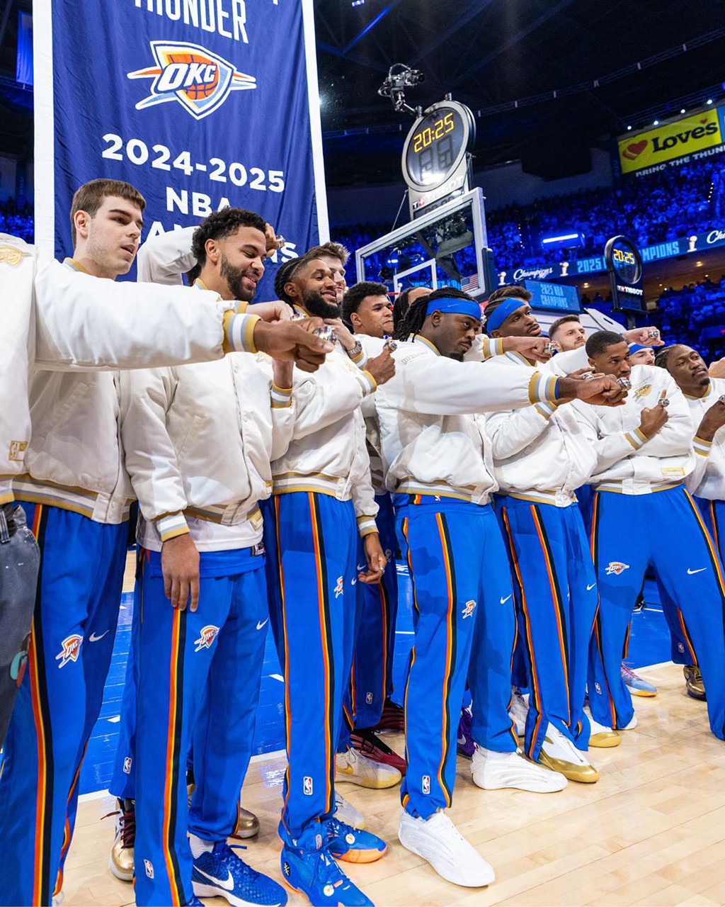 NBA,詹姆斯,德罗赞,东契奇,库里,UA,Nike,Air NBA 揭幕战上脚!多双「冠军限定战靴」都亮相了! NBA,詹姆斯,德罗赞,东契奇,库里,UA,Nike,Air NBA 揭幕战上脚!多双「冠军限定战靴」都亮相了!