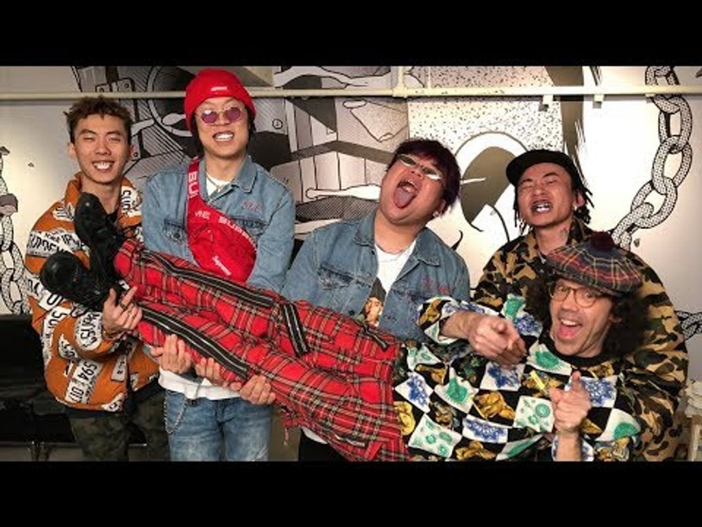 Nike,SB Dunk Low,Nardwuar,II14 极具辨识度!这双「Dunk SB 联名」上脚你打几分? Nike,SB Dunk Low,Nardwuar,II14 极具辨识度!这双「Dunk SB 联名」上脚你打几分?
