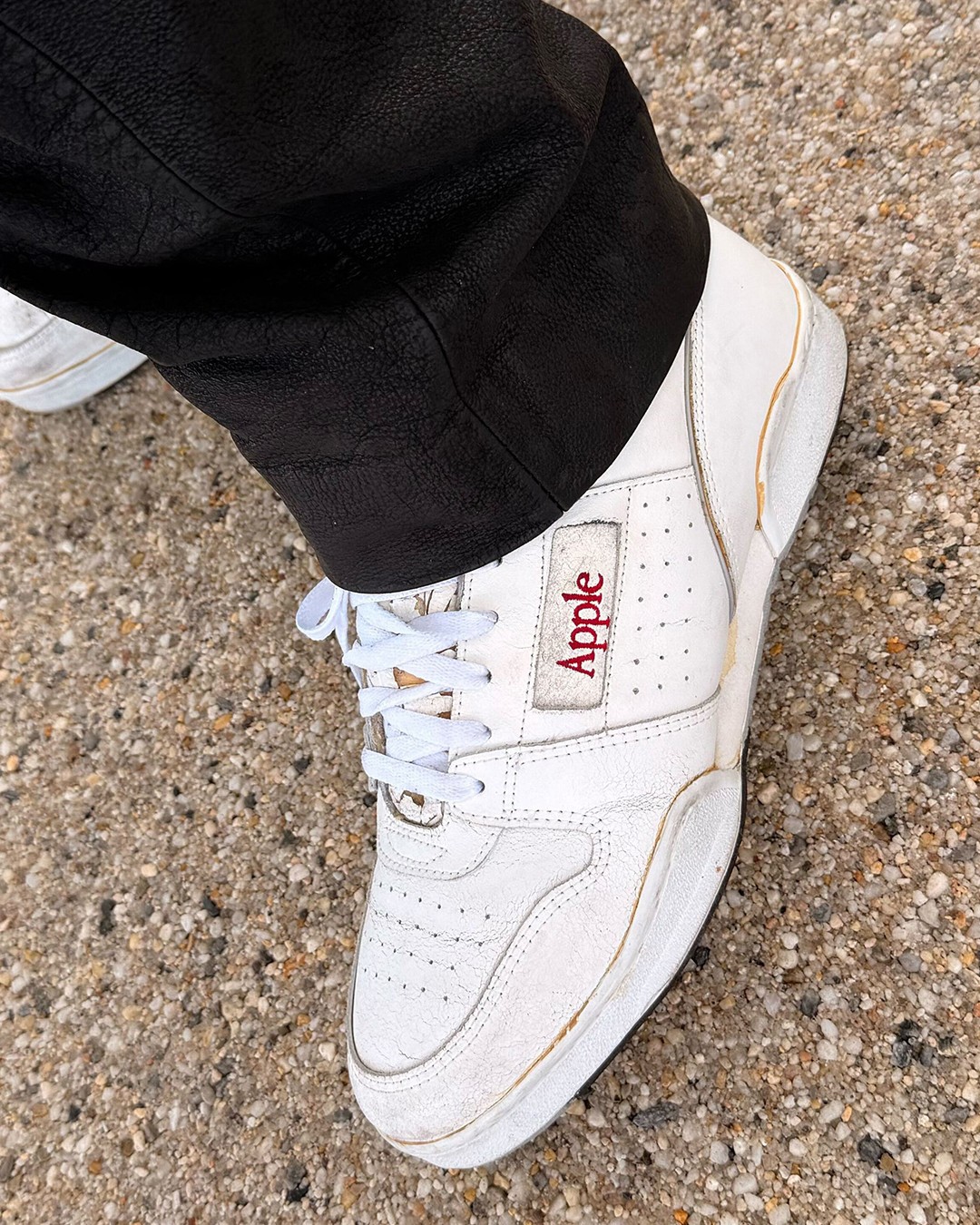 库克,倒钩 苹果 CEO 又穿球鞋!这次是「闪电倒钩」! 库克,倒钩 苹果 CEO 又穿球鞋!这次是「闪电倒钩」!