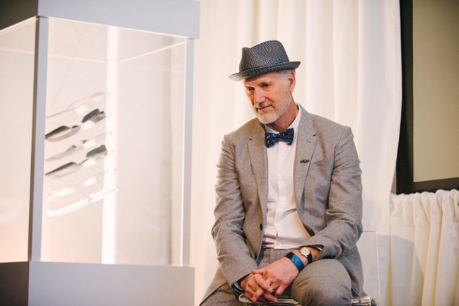 发布会上,耐克创意副总裁汀克·哈特菲尔德(tinker hatfield)以及
