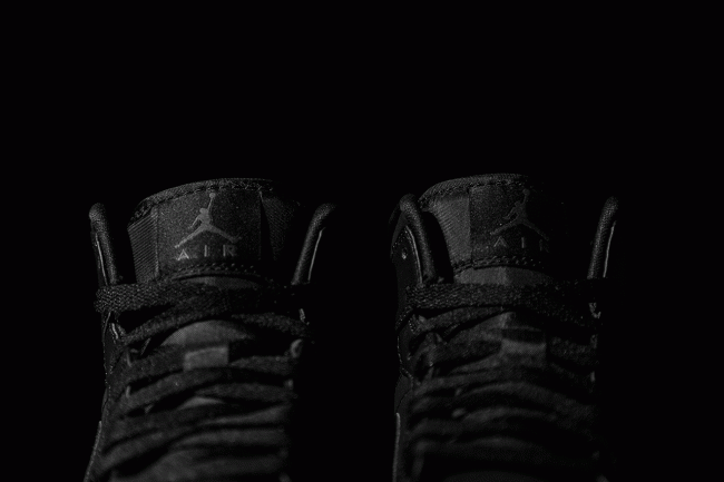 air jordan 1 mid 纯黑配色