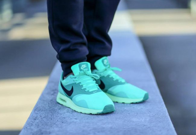 球鞋资讯,球鞋新闻,时尚杂  Nike Air Max Tavas “Green Glow” 全新配色登场