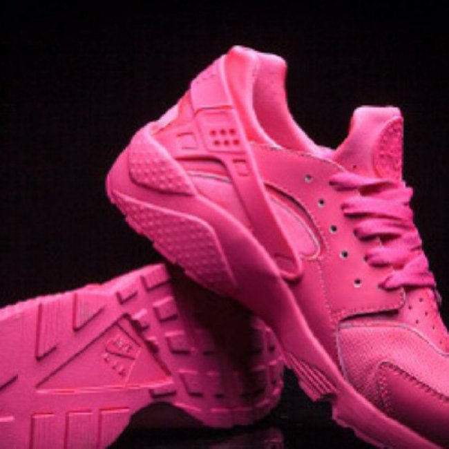 球鞋资讯,球鞋新闻,时尚杂  Nike Air Huarache "Pink" 全粉配色首次曝光