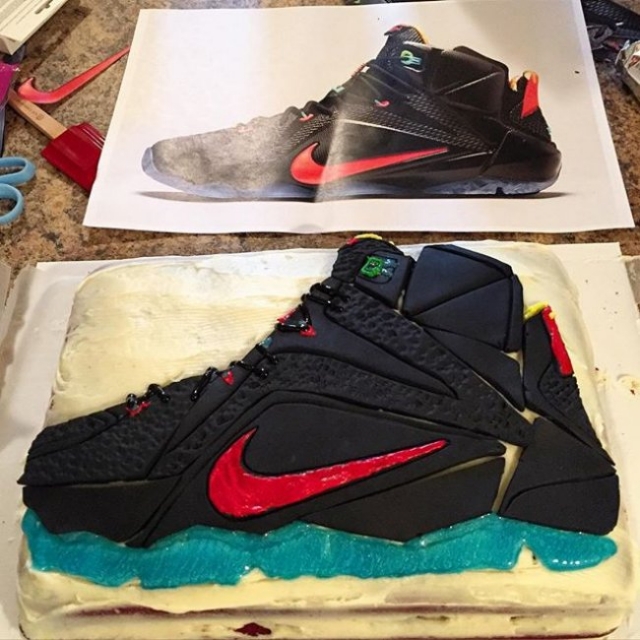 lbj 球鞋設計者收到 lebron 12 生日蛋糕