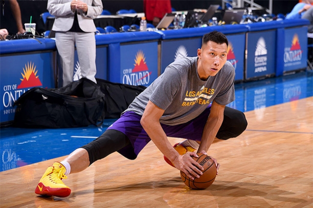 易建联上脚 nike hyperdunk 2016 中国队配色