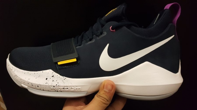 实物抢先看!泡椒 nike pg1 步行者配色细节近览