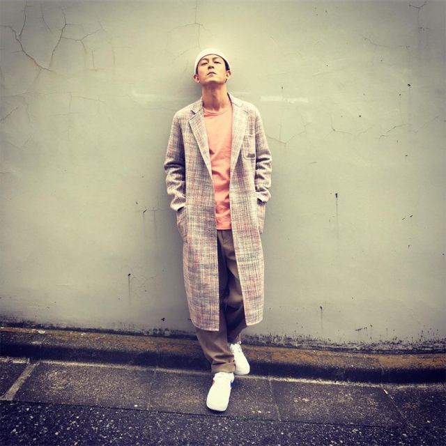 看看六叔,baby 和冠希今天都穿了什么新鞋!