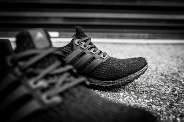 原价入手黑武士ultraboost30tripleblack的机会就在这里