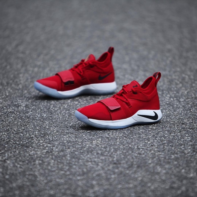 乔治最新战靴 pg 2.5 全新大学配色下月发售