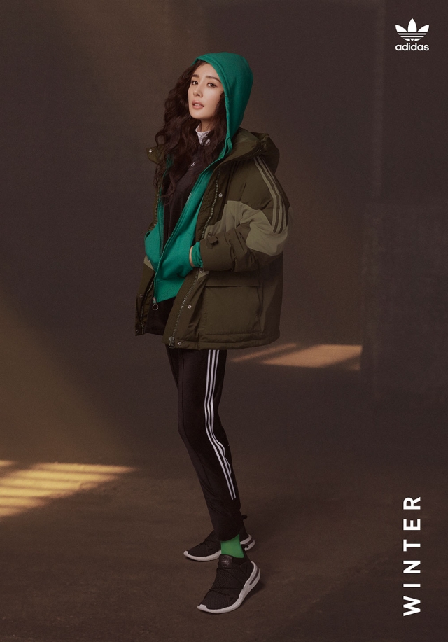 卫衣:sweater 06799 元棉服:sda jacket 061899 元运动裤