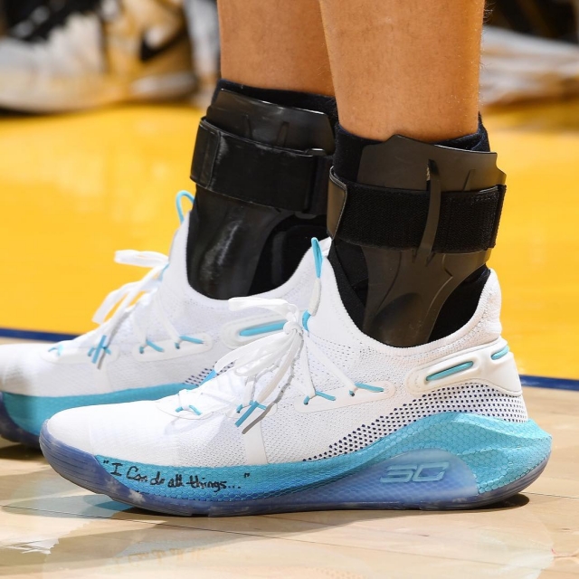 ▼ 库里今日上脚 curry 6 "christmas in the town"