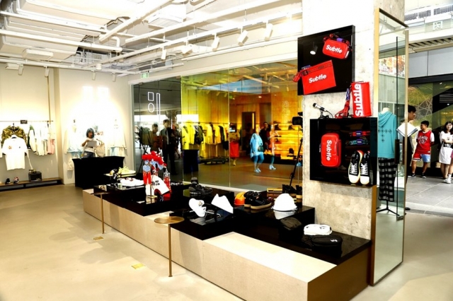 这家「京味潮店」不只有原价 yeezy!