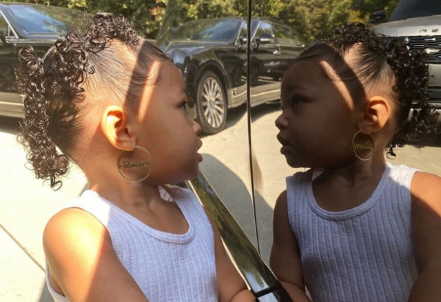 怒获8619万点赞travisscott女儿上脚全新反勾酸了