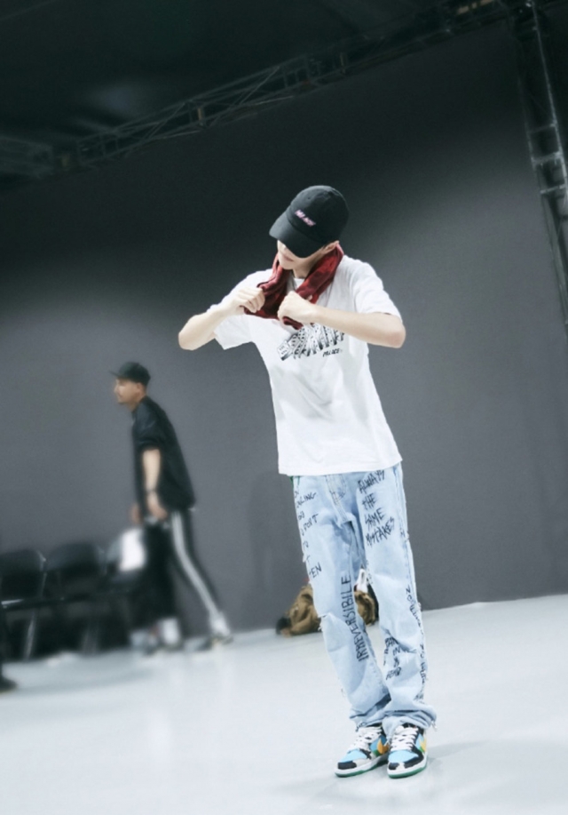 王一博生日疯狂刷屏!近期上脚 25 双球鞋狠货你买了几双?