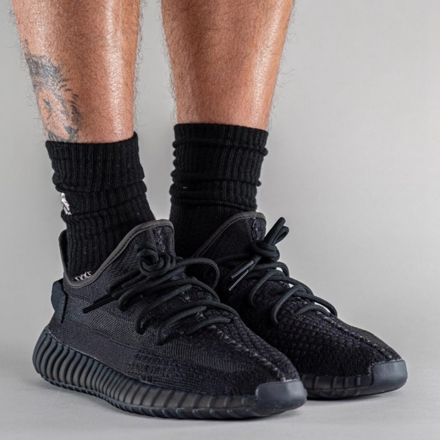 新黑武士yeezy350v2上腳圖首次曝光是你的必入款嗎