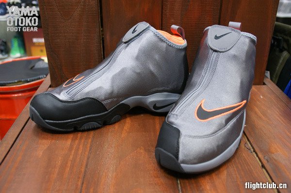 佩顿手套 佩顿手套 Nike Air Zoom Flight The Glove 灰橙配色即将发售