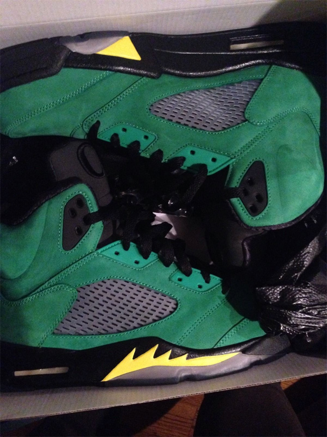 AJ5俄勒冈鸭子价格 AJ5俄勒冈鸭子价格 Air Jordan 5 ＂Oregon Ducks＂ 目前实物售价 00 美元