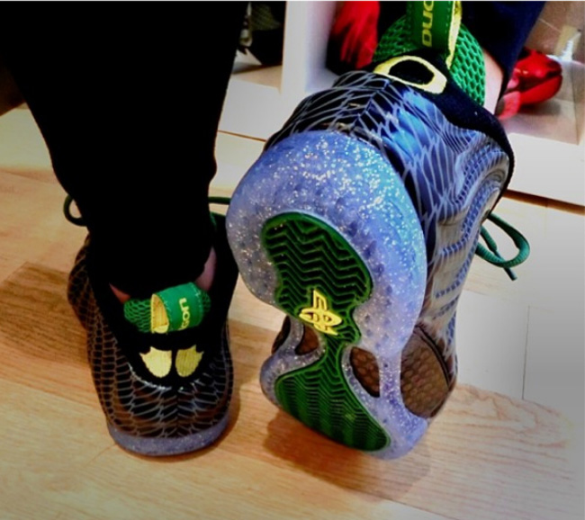 俄勒冈鸭子喷上脚,俄勒冈鸭子喷,鸭子喷,Oregon 鸭子喷上脚俄勒冈 Nike Foamposite One ＂Oregon Ducks＂ 上脚实拍