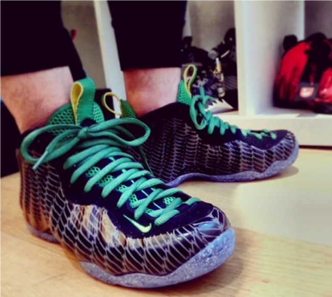 俄勒冈鸭子喷上脚,俄勒冈鸭子喷,鸭子喷,Oregon 鸭子喷上脚俄勒冈 Nike Foamposite One ＂Oregon Ducks＂ 上脚实拍