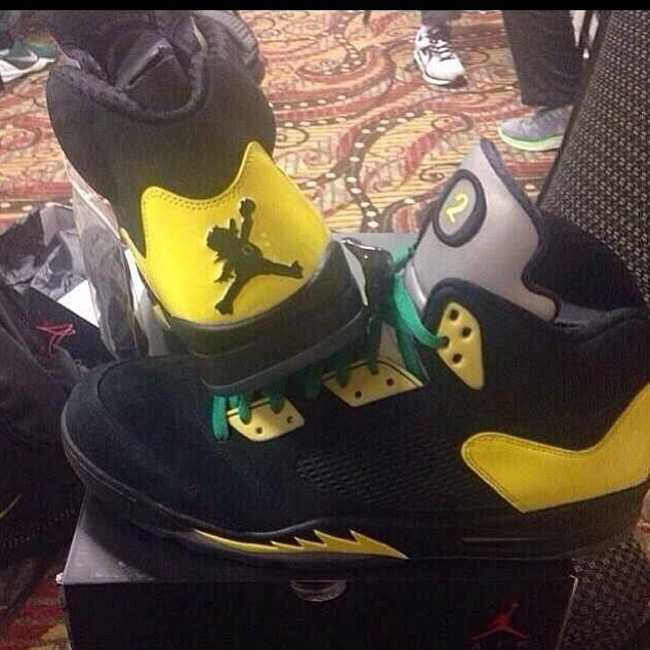 AJ5俄勒冈鸭子,Oregon Ducks AJ5俄勒冈鸭子 黑色版 Air Jordan 5 ＂Oregon Duckman＂ PE 实物曝光