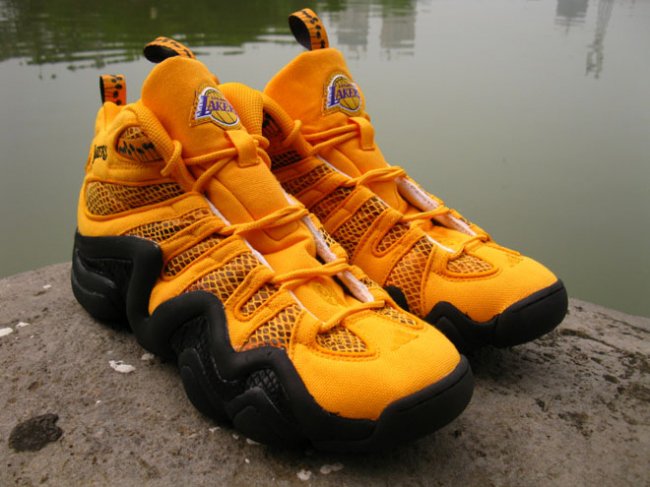 adidas Crazy 8  adidas Crazy 8 “Lakers Snakeskin” 实物曝光