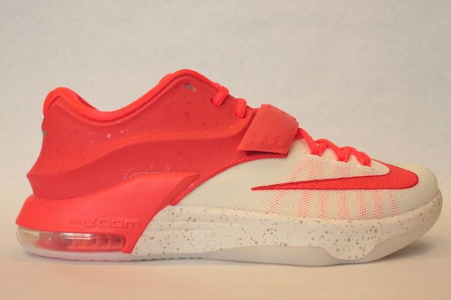 KD7 杜兰特 KD7 ＂Christmas Egg Nog＂ 圣诞配色实物亮相