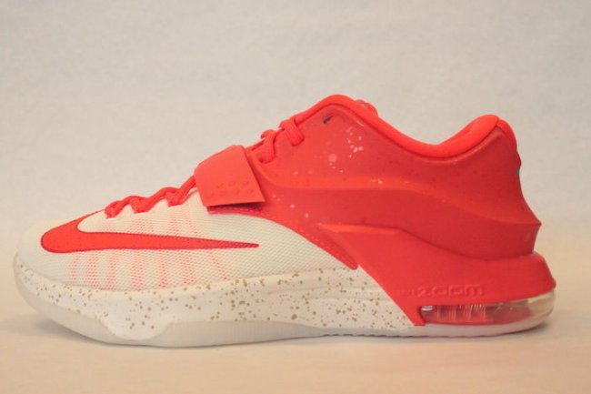 KD7 杜兰特 KD7 ＂Christmas Egg Nog＂ 圣诞配色实物亮相