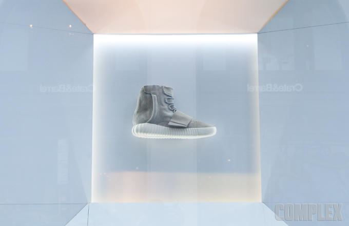 adidas Yeezy 750 Boost,B35309 B35309Kanye West联名 纽约旗舰店展示 adidas Yeezy 750 Boost