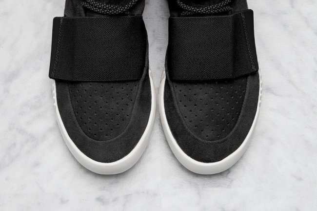 adidas Yeezy 750 Boost,Kanye W  adidas Yeezy 750 Boost ＂Black＂ 黑色配色再亮相