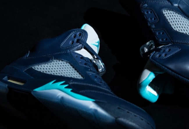 136027-405,AJ5,Air Jordan 5 136027-405AJ5午夜蓝 午夜蓝 Air Jordan 5 “Hornets”发售信息