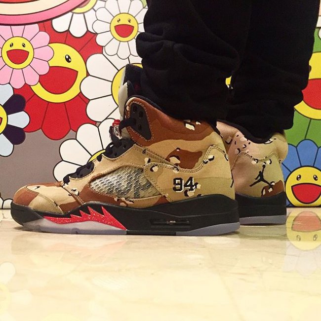 824371-201,AJ5,Air Jordan 5 824371-201AJ5 Supreme x Air Jordan 5 “Camo” 上脚实拍