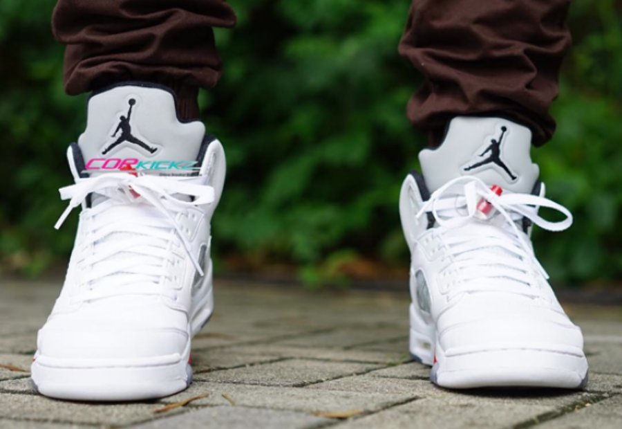 824371-101,AJ5,Air Jordan 5 824371-101AJ5 Supreme x Air Jordan 5 “White” 上脚实拍